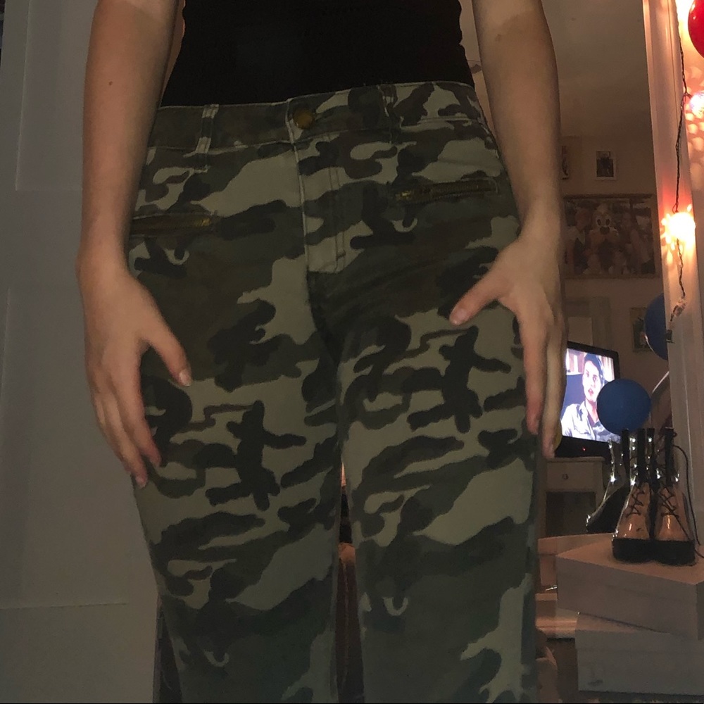 Camouflage print pants